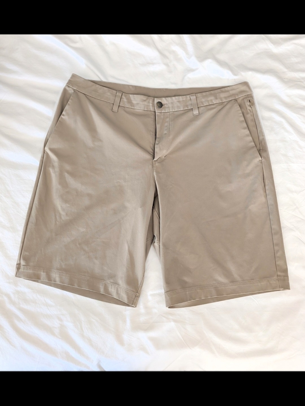 Lululemon Men's Beige ABC short 9 Inch